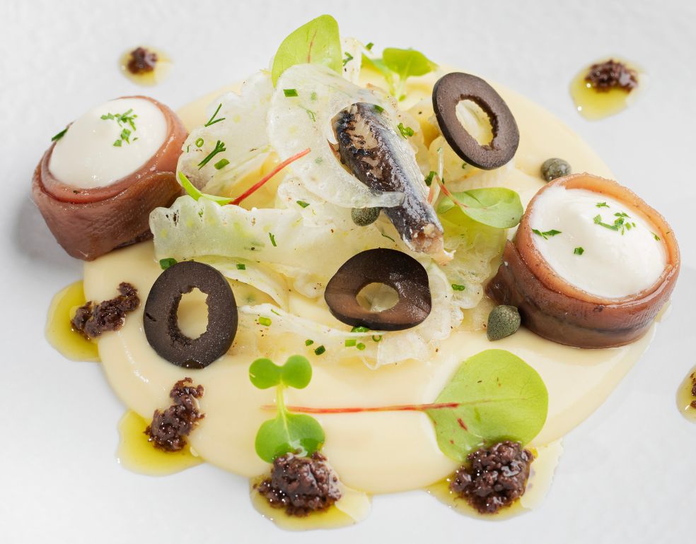 Crema fría de hinojo y patata con sardinas