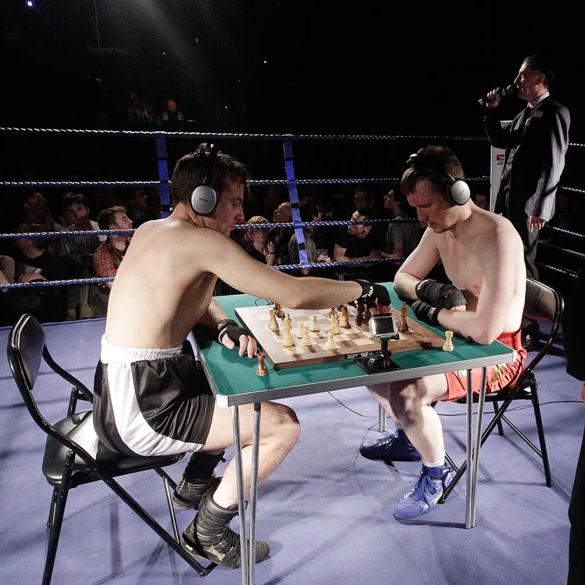 Hasta el ajedrez se convierte en un deporte extremo: en el ring o bajo el agua