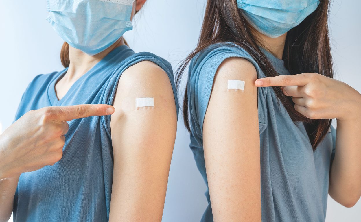¿Derecho o izquierdo? El brazo donde te vacunaste contra la covid importa